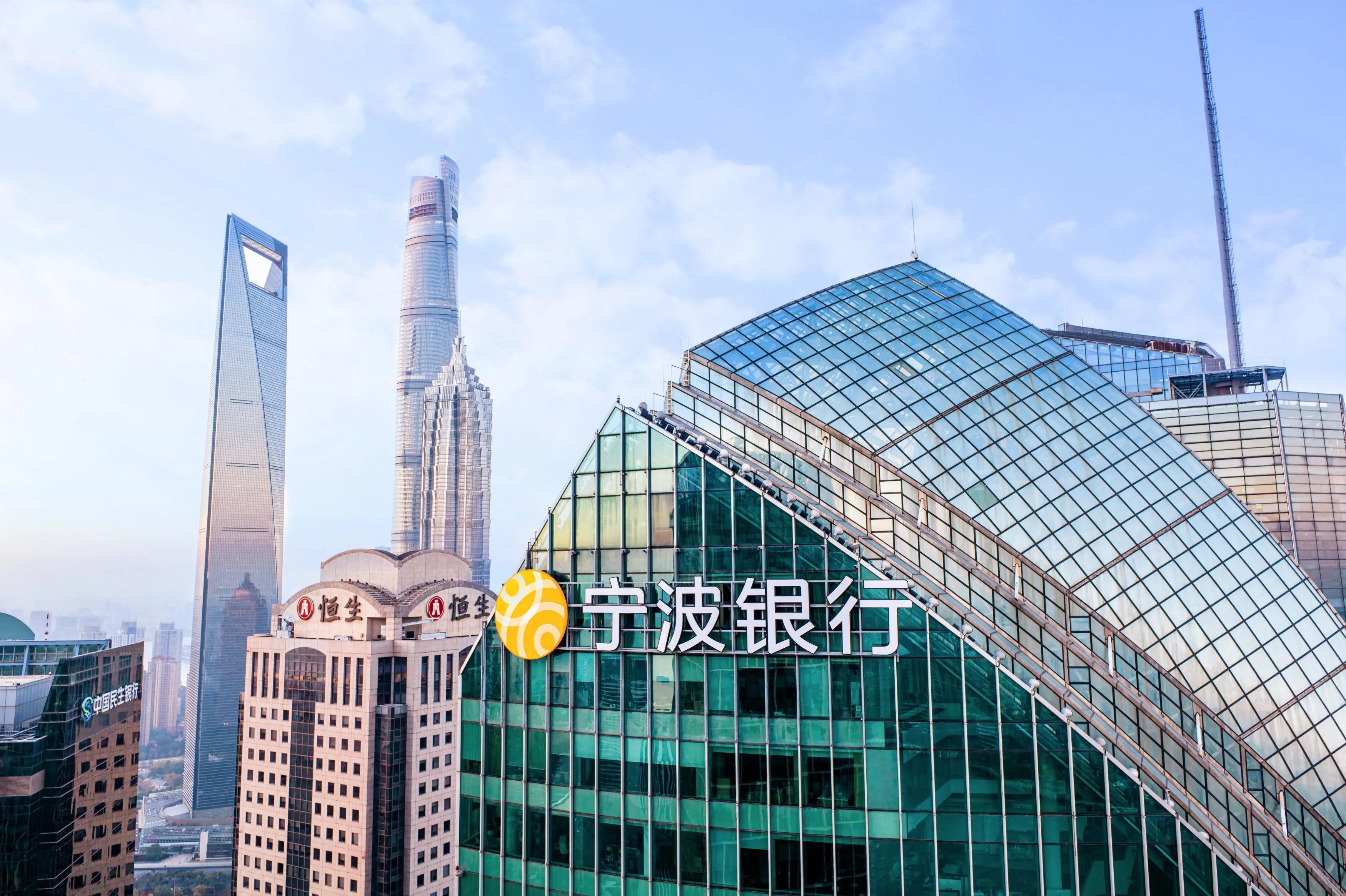 赋能高质量发展行稳致远 宁波银行获评“年度上市银行”__赋能高质量发展行稳致远 宁波银行获评“年度上市银行”