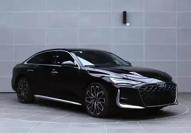 全新奥迪A6L街头“偶遇”老款车主眼中的豪华未来-有驾