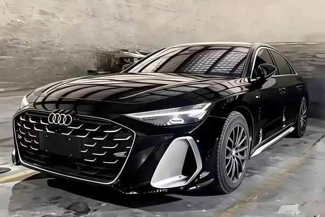 全新奥迪A6L街头“偶遇”老款车主眼中的豪华未来-有驾