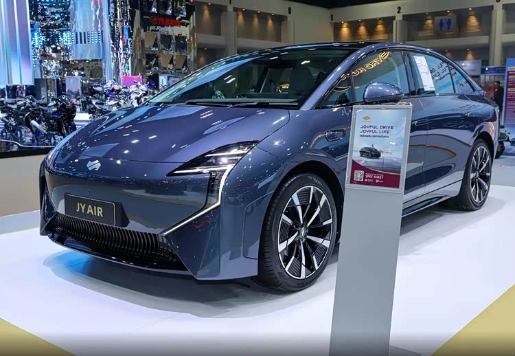 汽车产业跨界融合_车陷困境跨界企造下去怎么办_