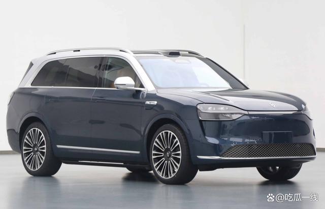 不问性能不问价！霍启刚试驾只盯 “老人上下车”，郭晶晶付款太霸气？-有驾