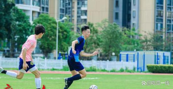 不问性能不问价！霍启刚试驾只盯 “老人上下车”，郭晶晶付款太霸气？-有驾