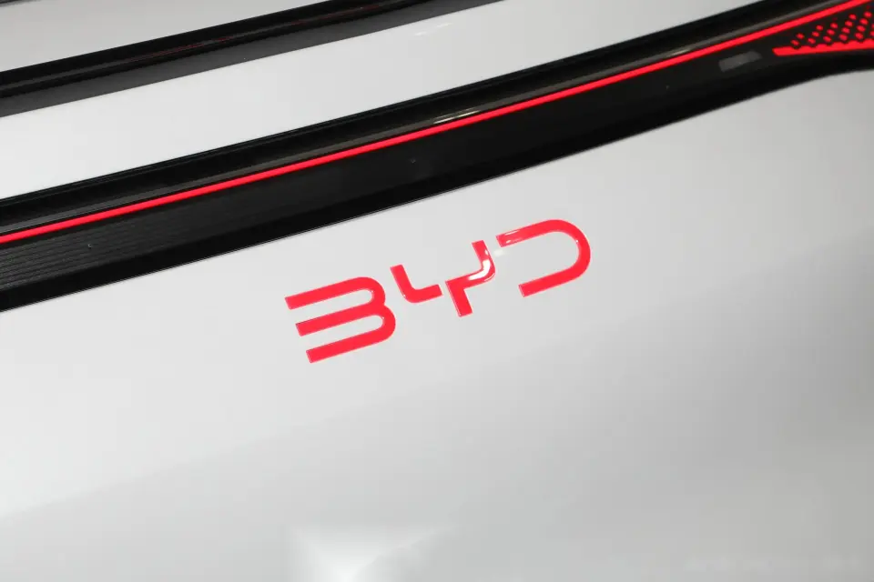 又冲谁啊？今年比亚迪会干三件大事，火力覆盖所有车企，全是狠招