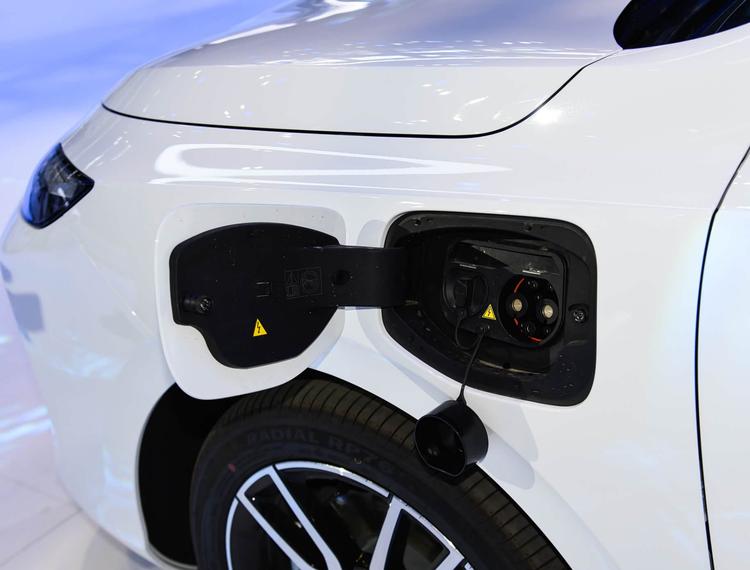 秦和荣威i5_荣威好还是比亚迪秦好_