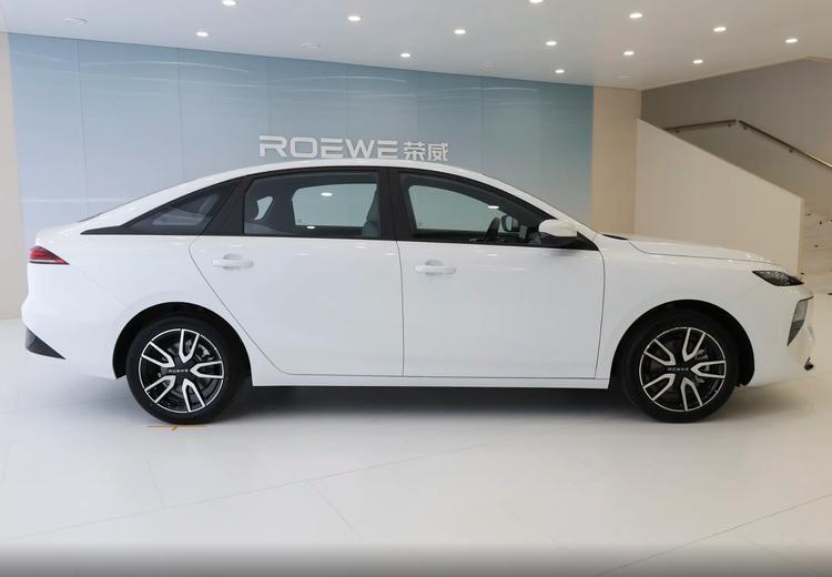 荣威好还是比亚迪秦好_秦和荣威i5_