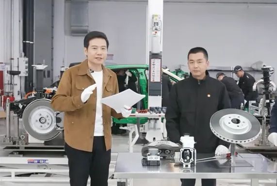 从绿化带战神，到200公里瞬刹，雷军回应一切_从绿化带战神，到200公里瞬刹，雷军回应一切_