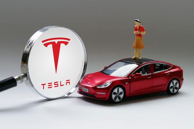 拆了特斯拉财报后震惊了，网友感叹：比亚迪卖车，特斯拉卖梦！-有驾