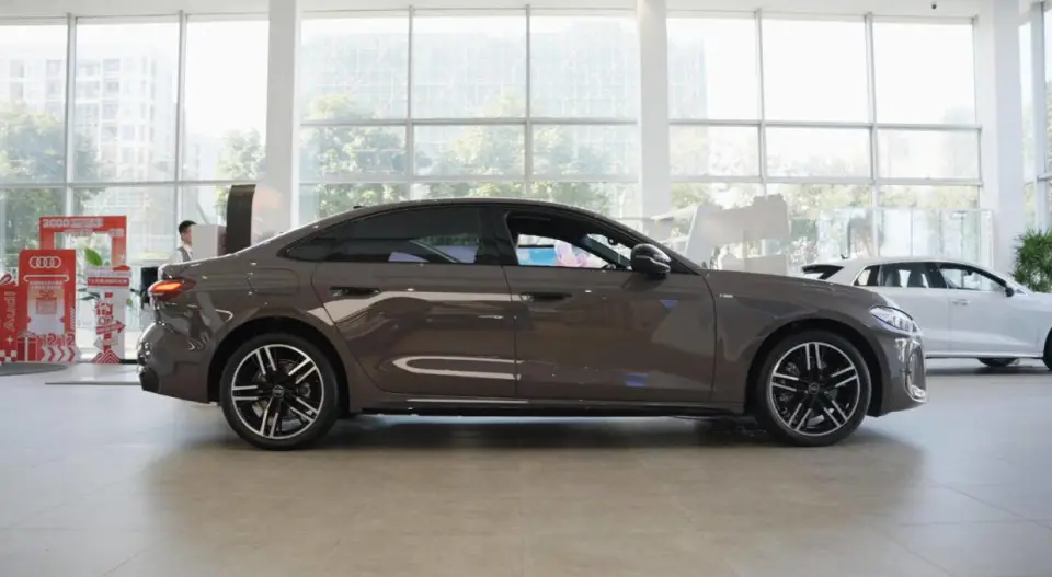 豪华燃油轿车带华为辅助驾驶！一汽奥迪A5L四个版本如何选？