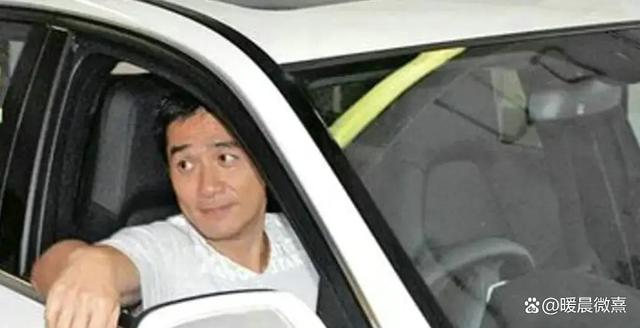 港珠澳大桥遇刘嘉玲驾奔驰，8缸动力尽显风采，他们家曾购入4辆-有驾