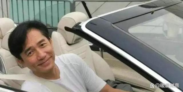 港珠澳大桥遇刘嘉玲驾奔驰，8缸动力尽显风采，他们家曾购入4辆-有驾