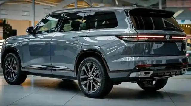 全新丰田大汉兰达曝光，6.5L低油耗+8年双擎质保+四驱系统，家用闭眼冲-有驾