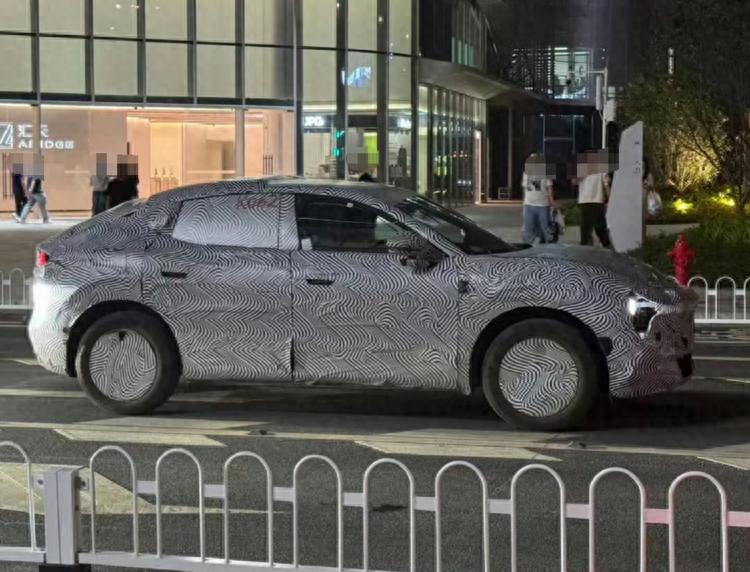 小鹏MONA轿跑SUV来袭，15万以下又要卖爆了？