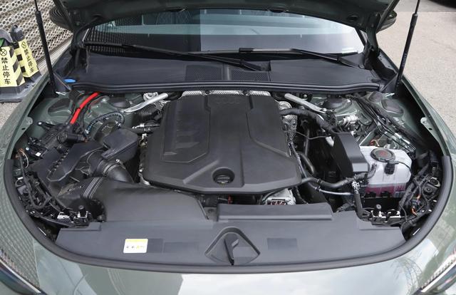 奥迪A5L赛道测试：横行霸道？操控性能超越预期！-有驾