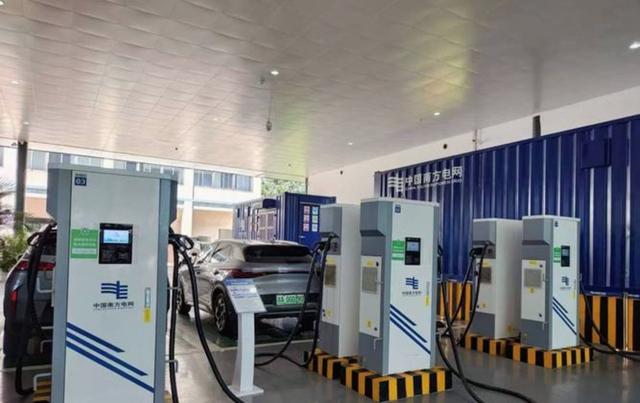 感觉国家鼓励电动汽车谷时充电、峰时反向放电协助电网调控，既能节省车主电费成本，也能缓解用电高峰压力，帮助电网稳定运转-有驾