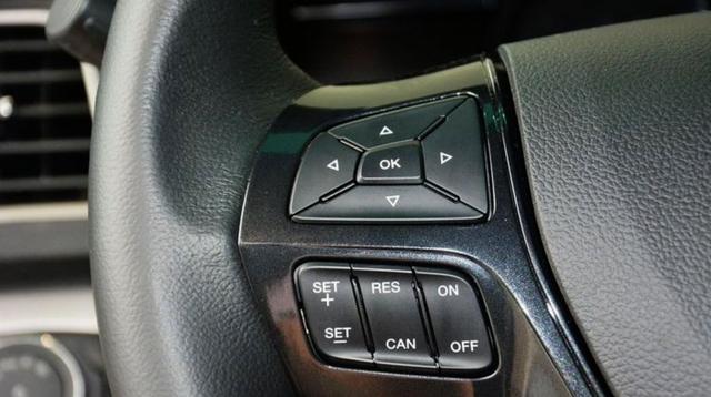 差一点，我同事那两千块钱就扔水里了，福特探险者才开两年，仪表盘天天亮红灯说电量低，4S店直接让换电池以为能解决问题