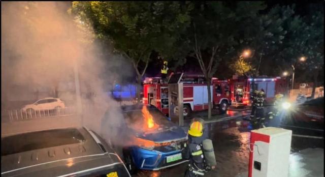 如何说服中老年人买新能源汽车，现在年轻人都开电车，中老年人却执着油车迷信BBA，原因到底是什么