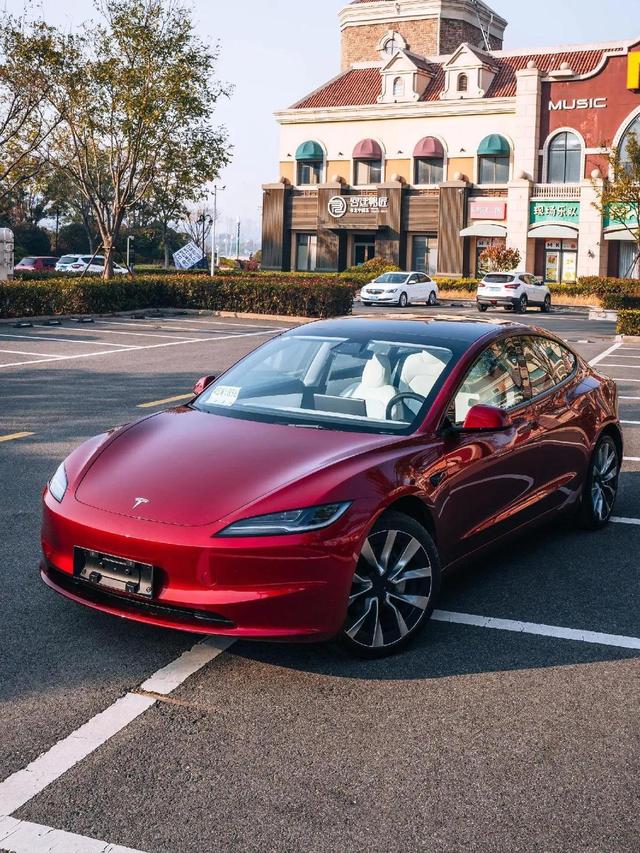 比亚迪新车续航惊艳，一度电跑10公里挑战特斯拉