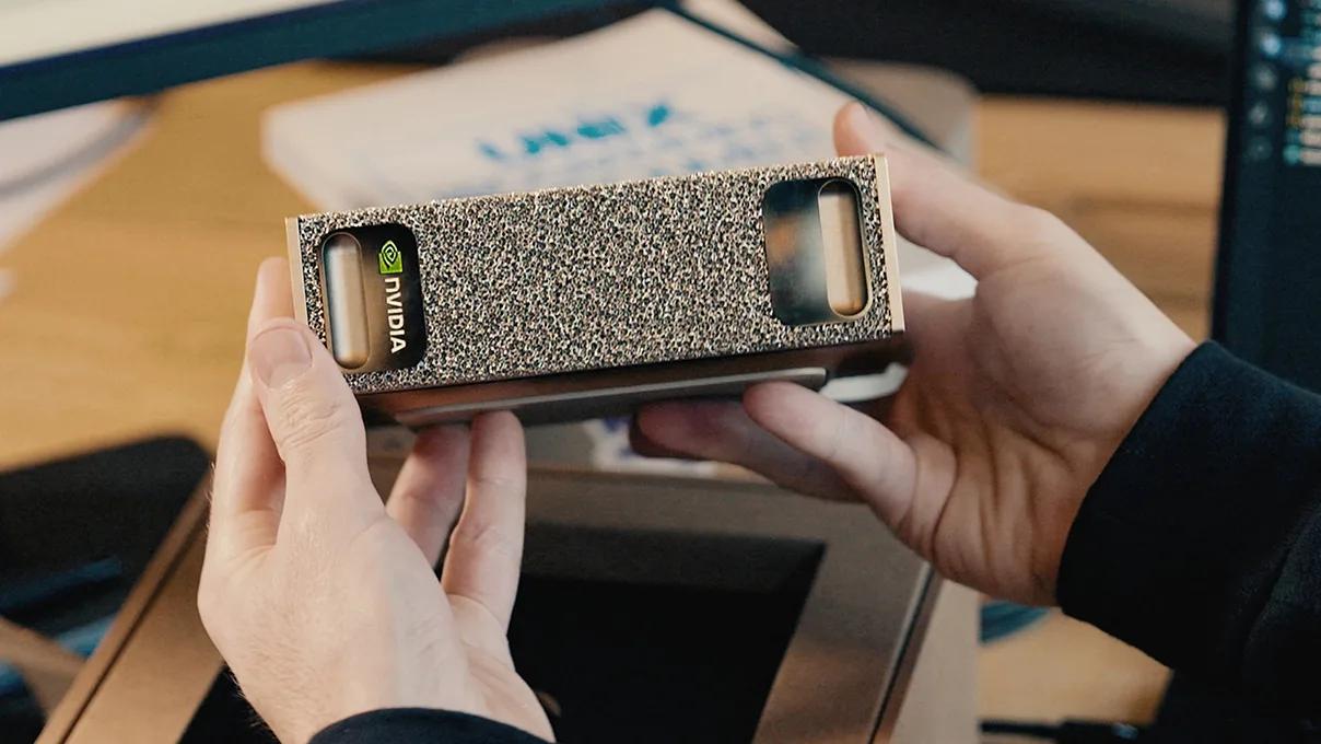 _英伟达发布DGX Station桌面AI超算，单机运行1万亿参数模型_英伟达发布DGX Station桌面AI超算，单机运行1万亿参数模型