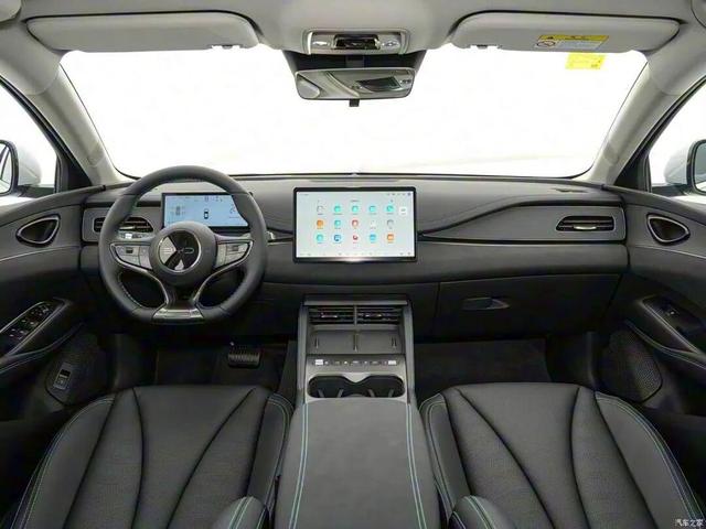 百公里油耗不足3升，配15.6英寸大屏，中型轿车仅9.68万起-有驾