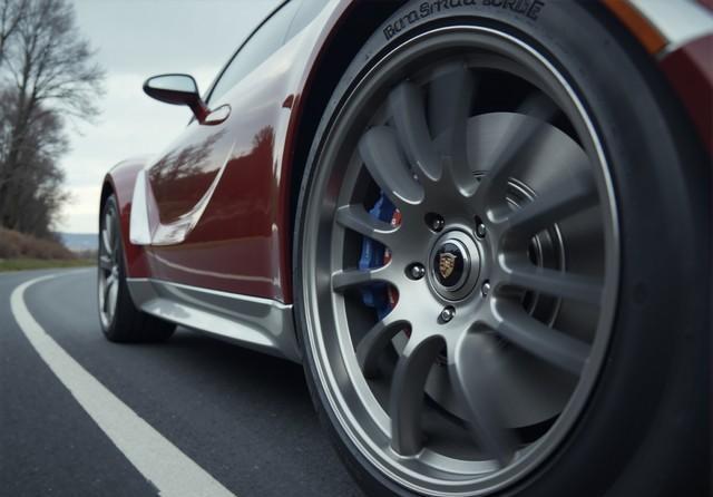 叫板BBA却被骂跪舔？底盘内卷里最刺眼的两副面孔