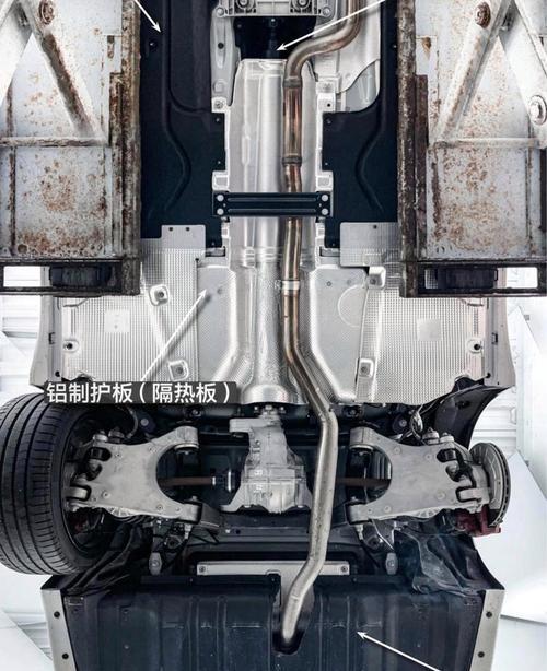 叫板BBA却被骂跪舔？底盘内卷里最刺眼的两副面孔-有驾