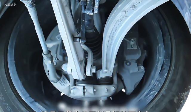 叫板BBA却被骂跪舔？底盘内卷里最刺眼的两副面孔-有驾