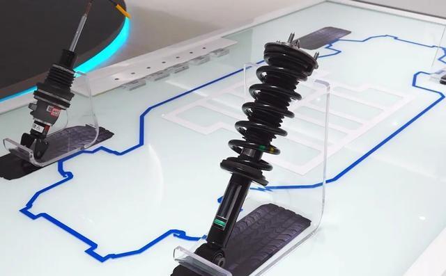 叫板BBA却被骂跪舔？底盘内卷里最刺眼的两副面孔-有驾