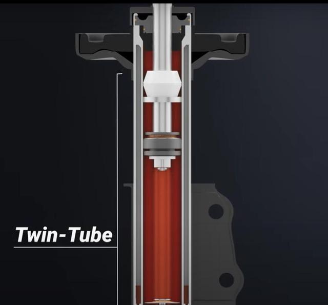 叫板BBA却被骂跪舔？底盘内卷里最刺眼的两副面孔-有驾