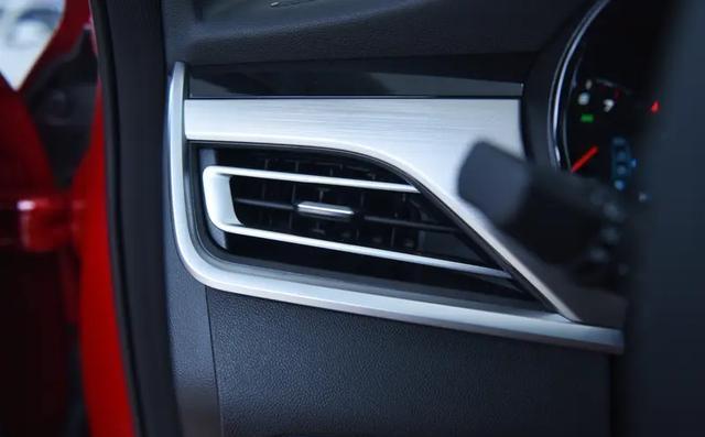 叫板BBA却被骂跪舔？底盘内卷里最刺眼的两副面孔-有驾