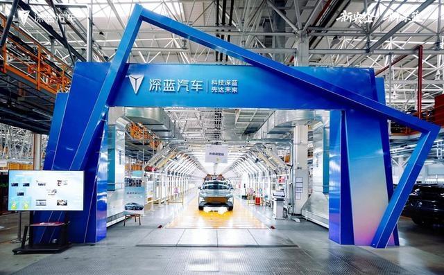 叫板BBA却被骂跪舔？底盘内卷里最刺眼的两副面孔-有驾