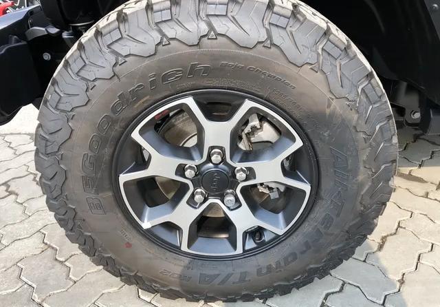 方程豹选胎内幕：20寸溢价1万的“面子”，真比18寸越野能力-有驾