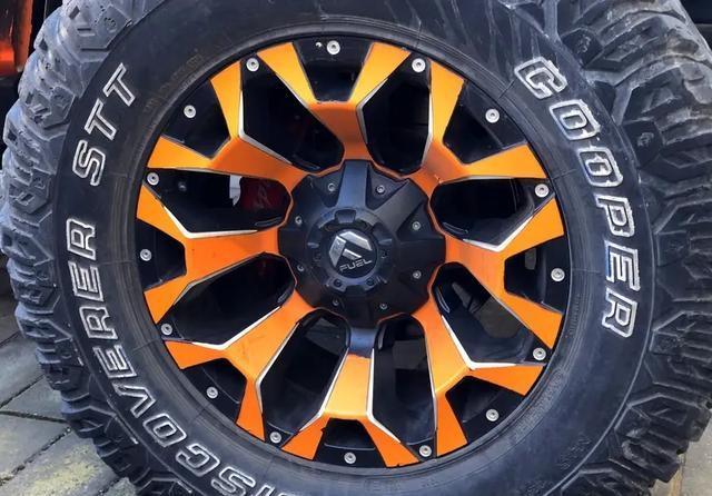 方程豹选胎内幕：20寸溢价1万的“面子”，真比18寸越野能力-有驾