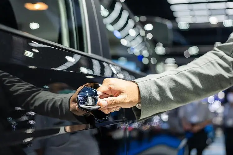 多家车企公布2026销量目标：传统车企审慎、新势力乐观