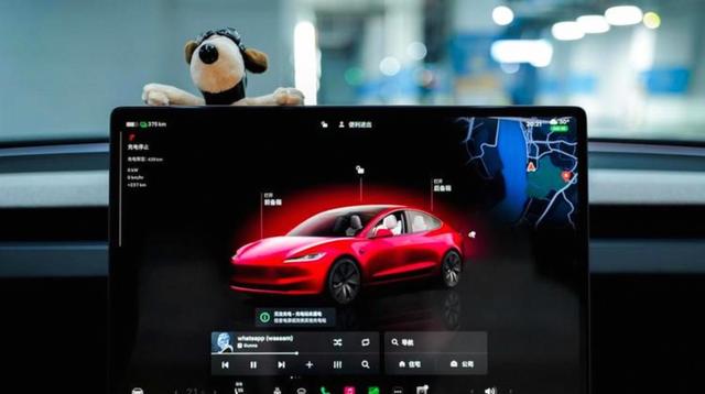 有些人跪的久了，都忘了如何站起来，国产汽车把冰箱彩电搬上车里却被嘲华而不实，特斯拉技术看不见的地方遥遥领先却少有人质疑