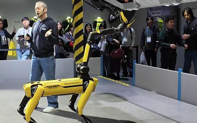直击CES|波士顿动力机器人走出实验室，已从“炫技”转向“服务”_直击CES|波士顿动力机器人走出实验室，已从“炫技”转向“服务”_