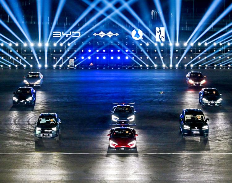 _比亚迪和小米市值_小米拟联合比亚迪