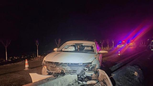 美国交通部门翻查几十万起车祸记录,逐一分析车内五个座位安全性,结果告诉我们后排中间最稳但必须系好安全带,否则坐哪都危险-有驾