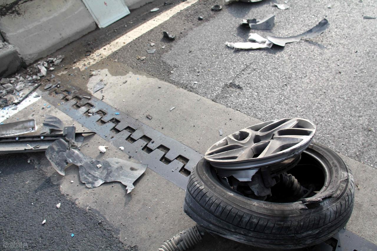 怎样防止高速行驶的汽车爆胎__预防高速爆胎主要有哪些措施