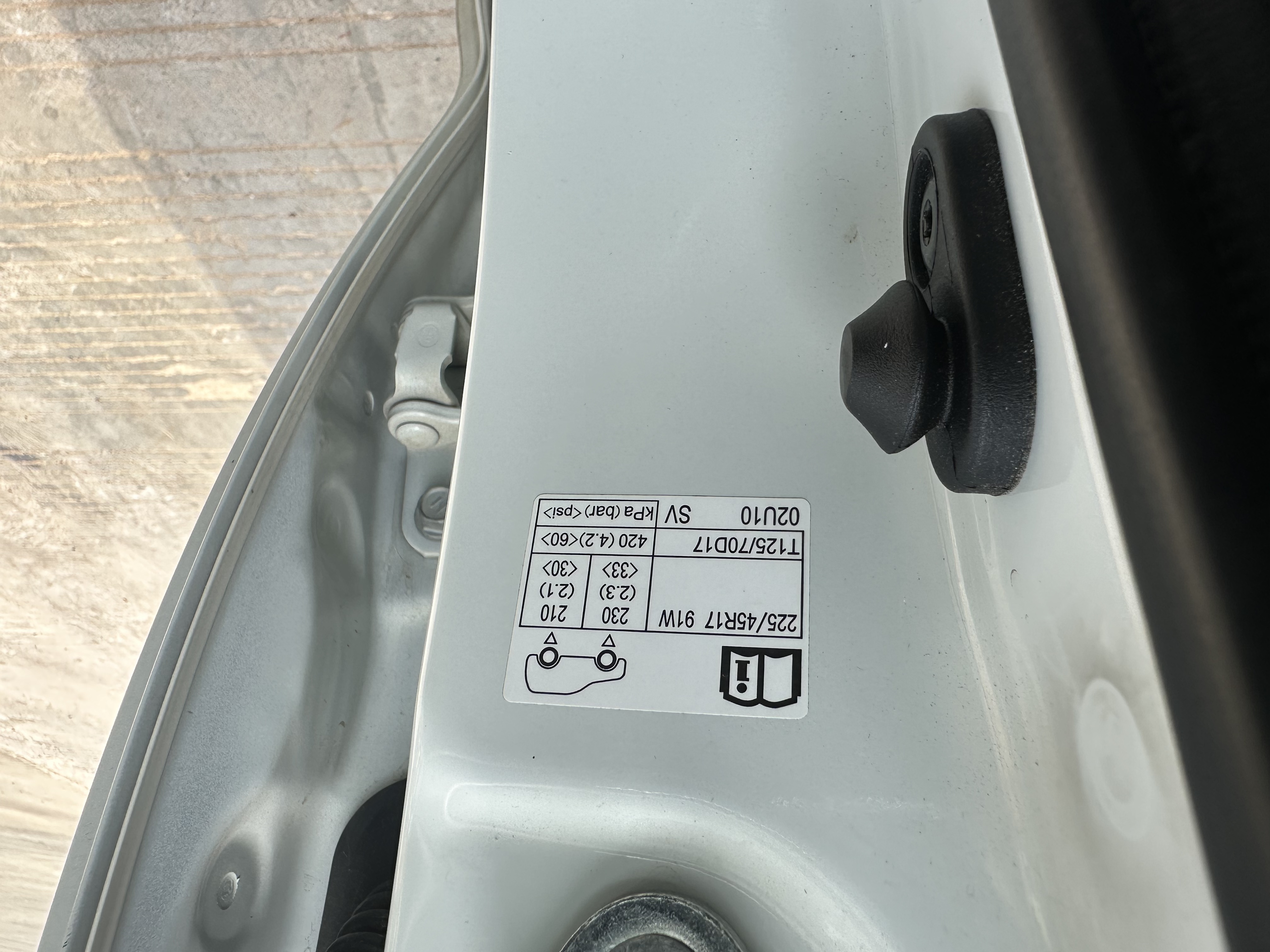 预防高速爆胎主要有哪些措施_怎样防止高速行驶的汽车爆胎_