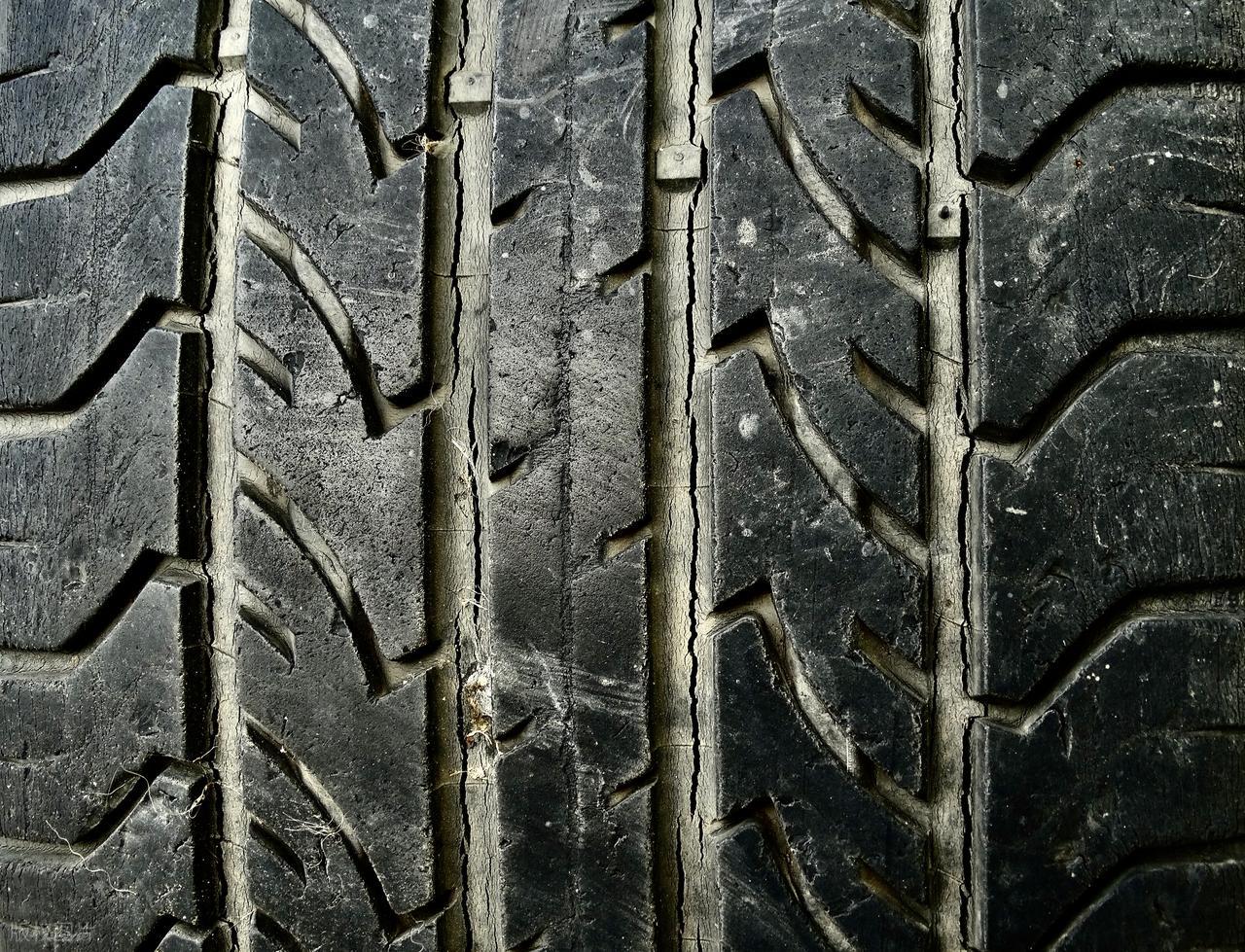 预防高速爆胎主要有哪些措施_怎样防止高速行驶的汽车爆胎_