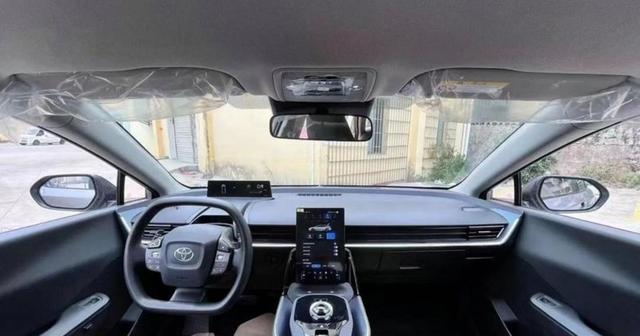 油车30万用10年油费10万卖3.1万,混动车成本低一半卖价相同,电车费用更低保值差异明显,三种动力车型使用成本和保值率暗藏真相-有驾