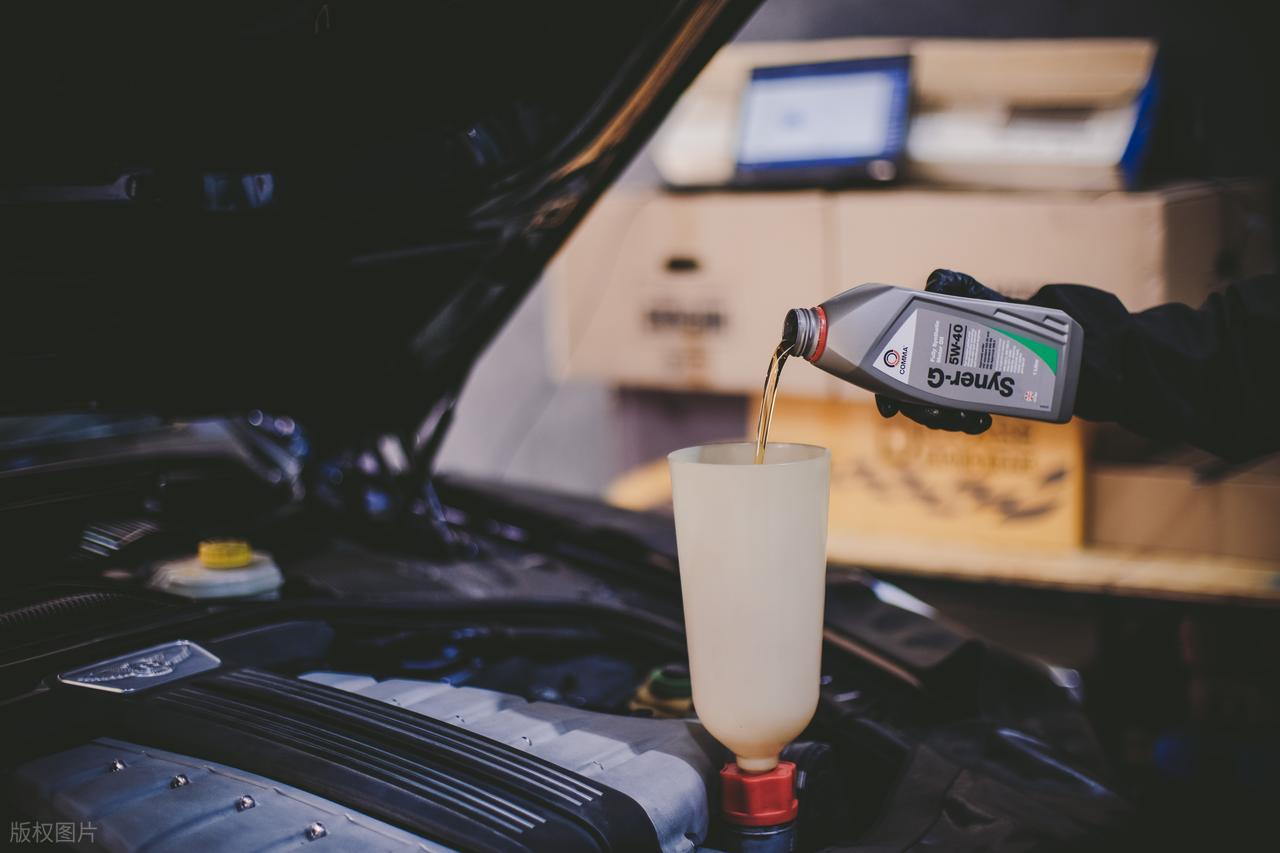 保养用合成机油还是全合成机油_即将机油保养_