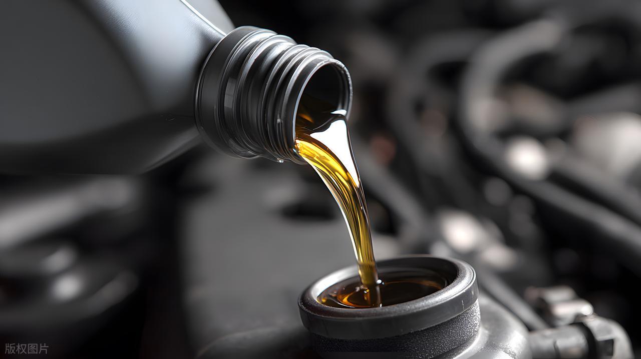 即将机油保养_保养用合成机油还是全合成机油_