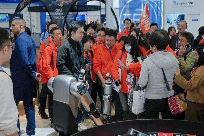 CES 新爆款！追觅具身智能扫地机，打破「人形唯一论」