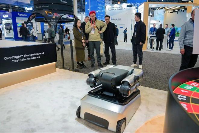 人型扫地机器人__人类泛滥新工具扫地机器人