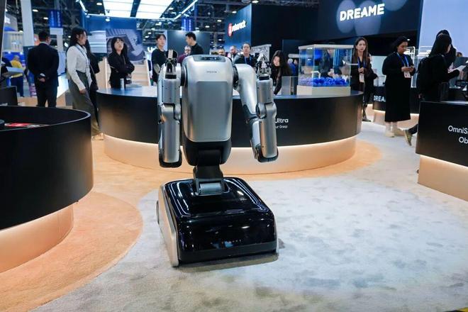 人型扫地机器人__人类泛滥新工具扫地机器人