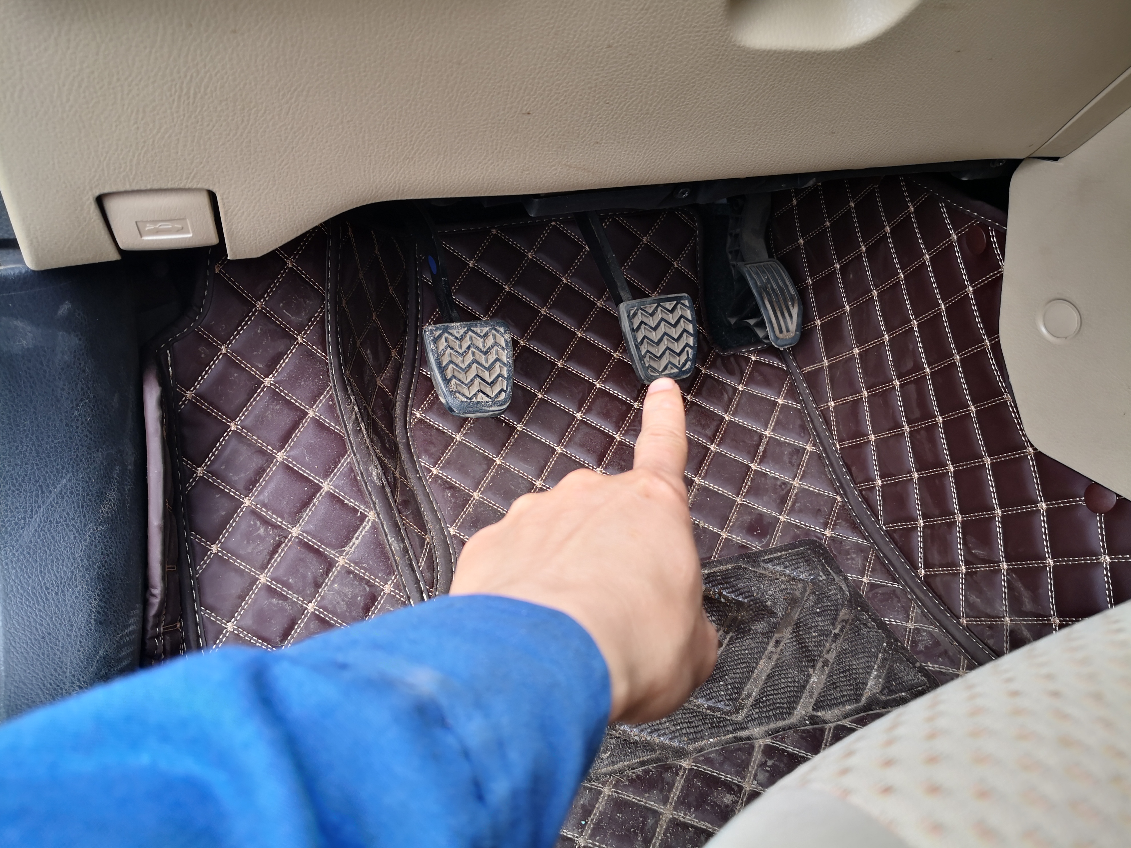 _刹车踩离合的作用是什么_刹车时离合刹车怎么踩