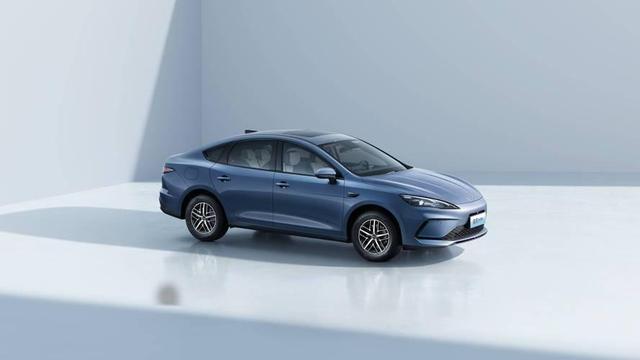 比亚迪发布续航翻倍DM‑i新车型-有驾