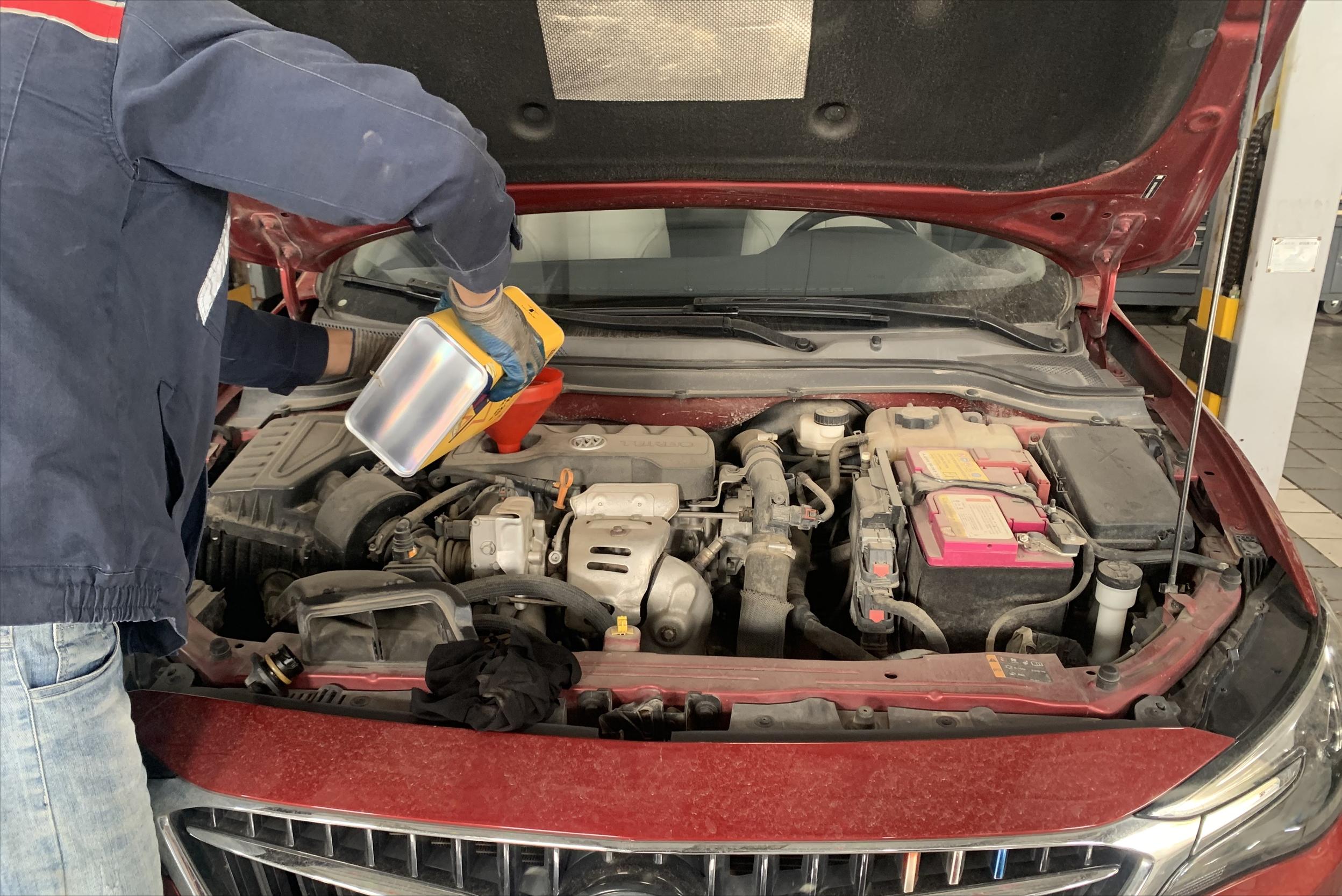 汽车保养更换的五种油__车换油保养是啥