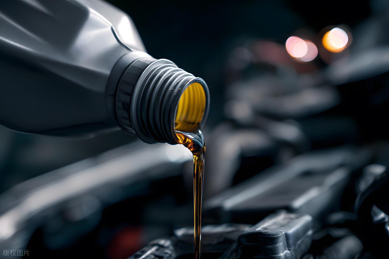拿机油去修理店换多少钱__机油更换多少钱手工费